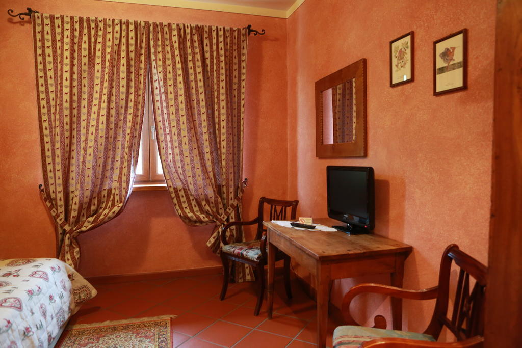 Agriturismo La Virginia Villa Revello Luaran gambar