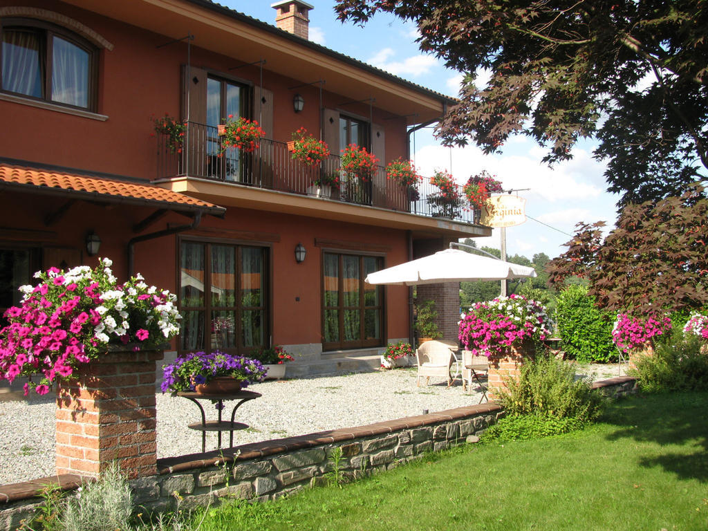 Agriturismo La Virginia Villa Revello Luaran gambar